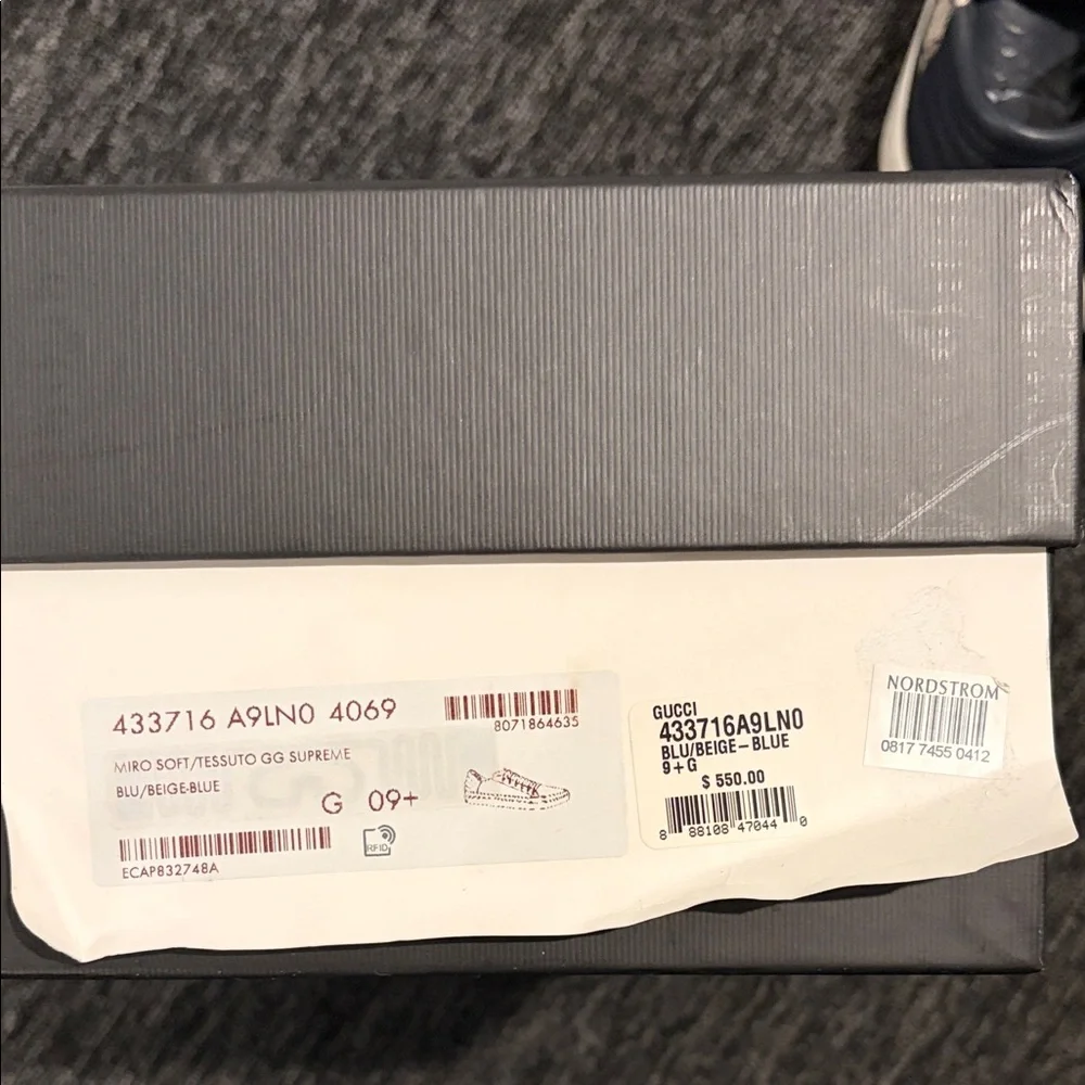 Gucci Navy & Beige GG Supreme Low-Top Sneakers - Picture 3 of 5